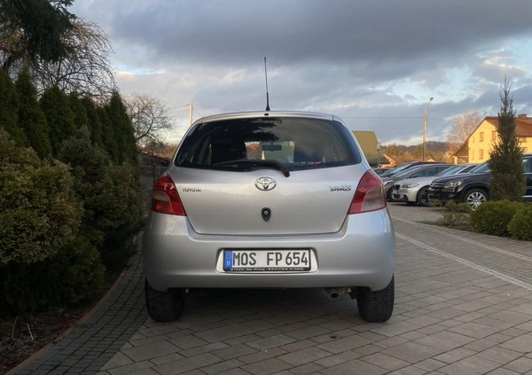 Toyota Yaris cena 16500 przebieg: 145000, rok produkcji 2007 z Częstochowa małe 137